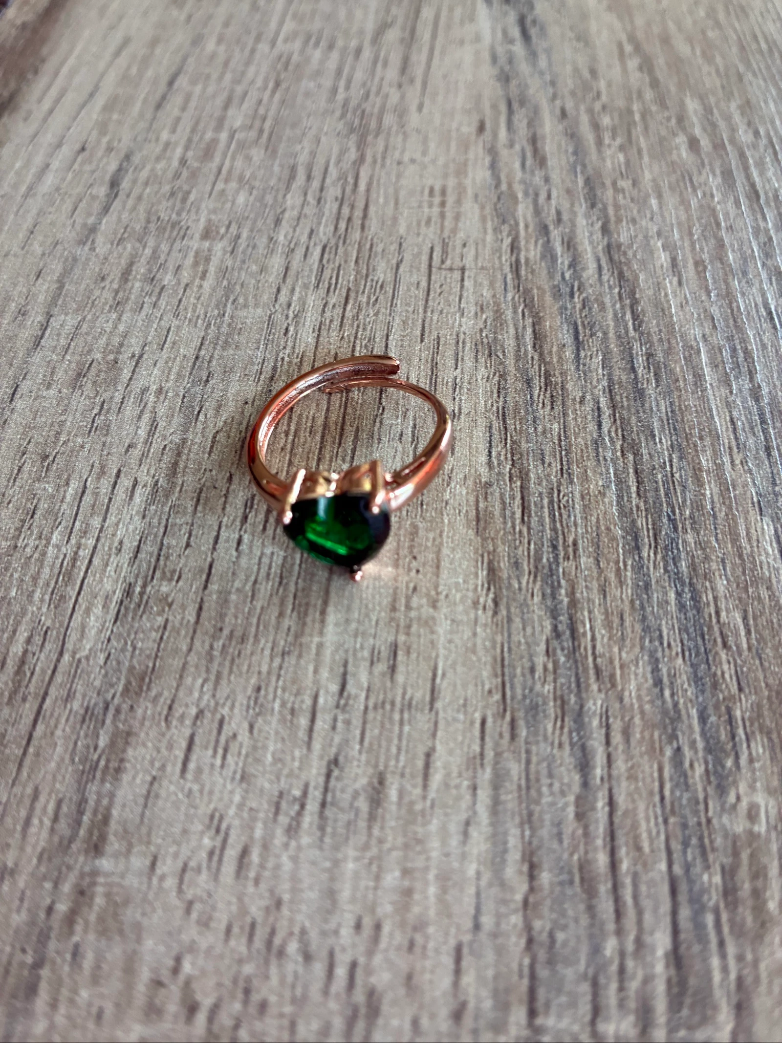 Groene hartvormige ring met steen – photo 2